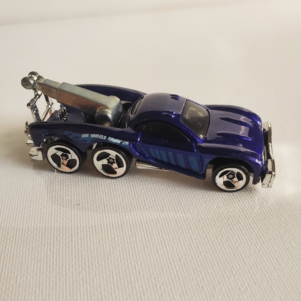Vintage 1997 "Towin' Co" Tow Truck Hot Wheel